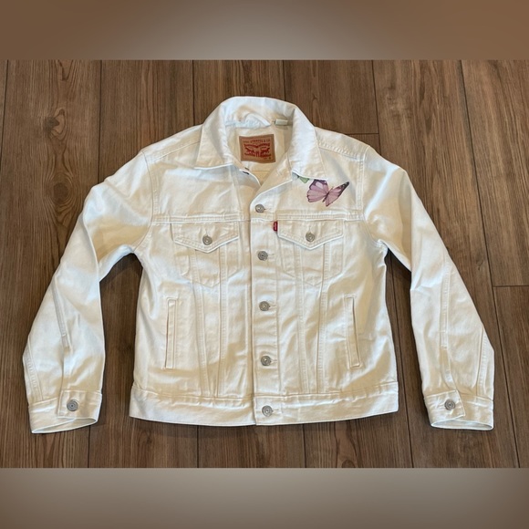 Levi's Jackets & Blazers - 🦋 Women’s Levi’s Ex-Boyfriend White Jean Jacket with Butterlies